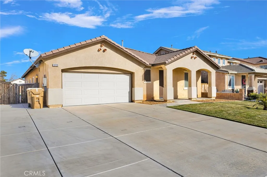 13720 Adams Street, Oak Hills, California 92344 home-pic-2