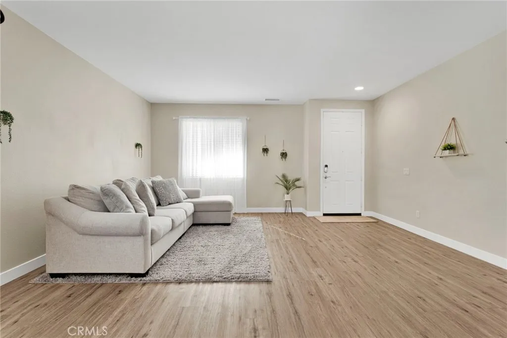 13720 Adams Street, Oak Hills, California 92344 home-pic-5