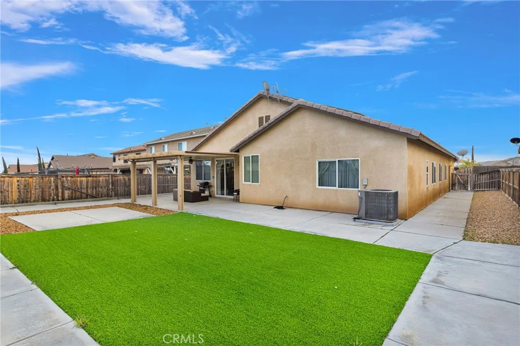 13720 Adams Street, Oak Hills, California 92344 home-pic-41