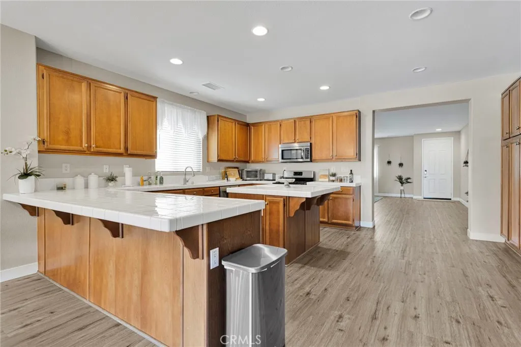 13720 Adams Street, Oak Hills, California 92344 home-pic-8