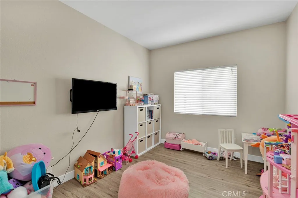 13720 Adams Street, Oak Hills, California 92344 home-pic-26