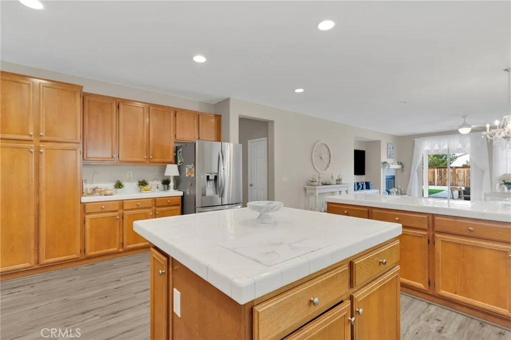 13720 Adams Street, Oak Hills, California 92344 home-pic-10