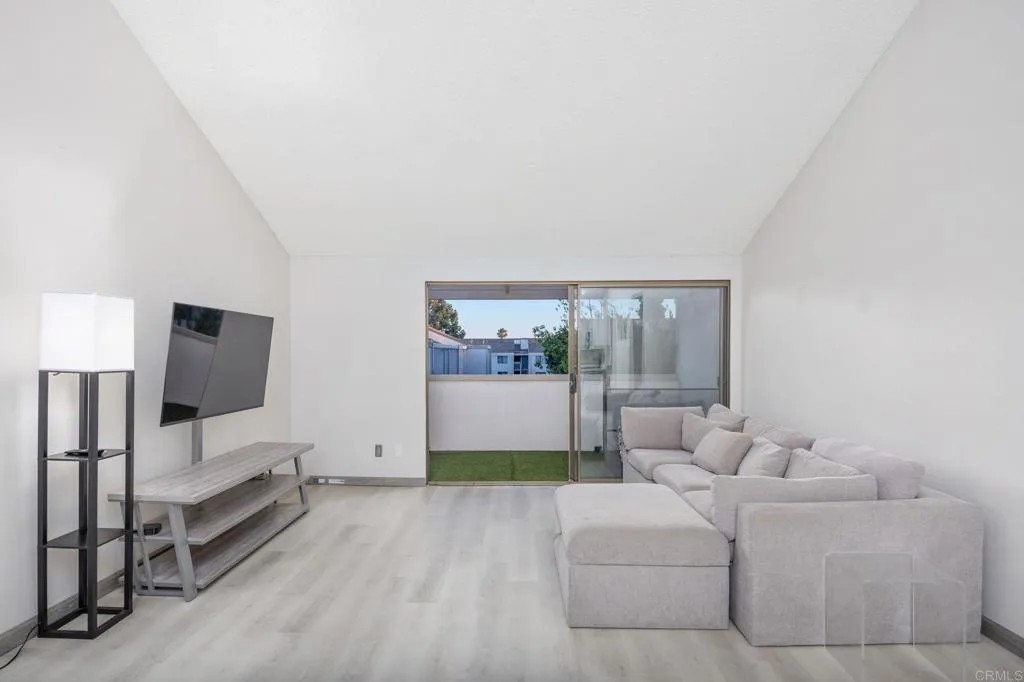 6214 Agee Street 34, San Diego, California 92122 home-pic-6