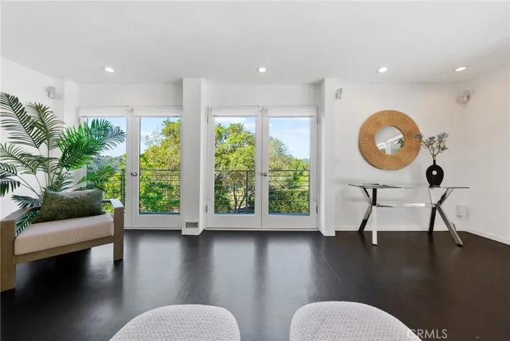 9653 Oak Pass Rd, Beverly Hills, California 90210