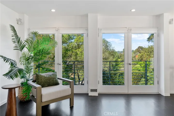 9653 Oak Pass Rd, Beverly Hills, California 90210