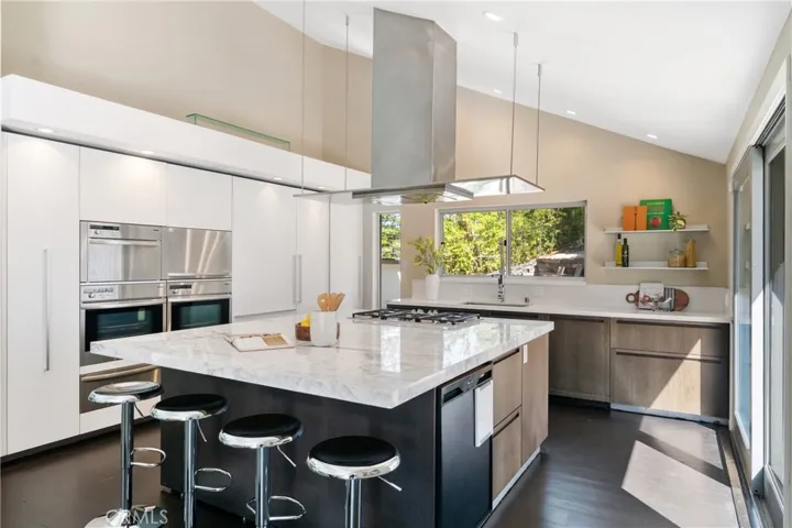 9653 Oak Pass Rd, Beverly Hills, California 90210