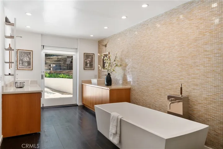 9653 Oak Pass Rd, Beverly Hills, California 90210