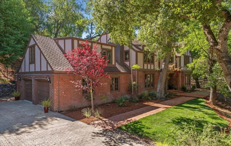 21700 Via Regina, Saratoga, California 95070