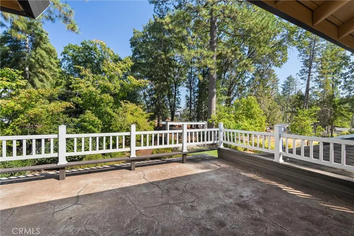 upstairs large back deck