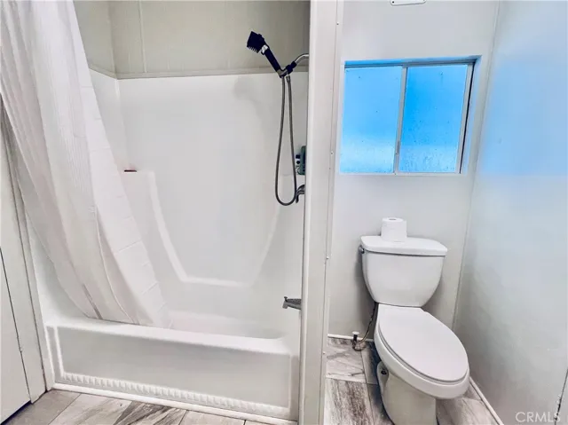 Master bathroom - view 3