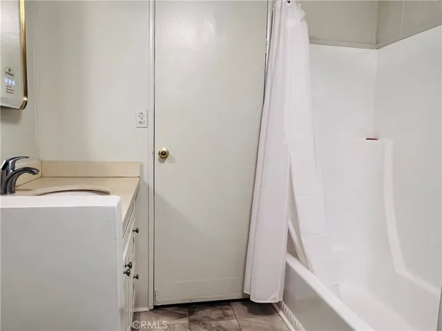 Master bathroom - view 1