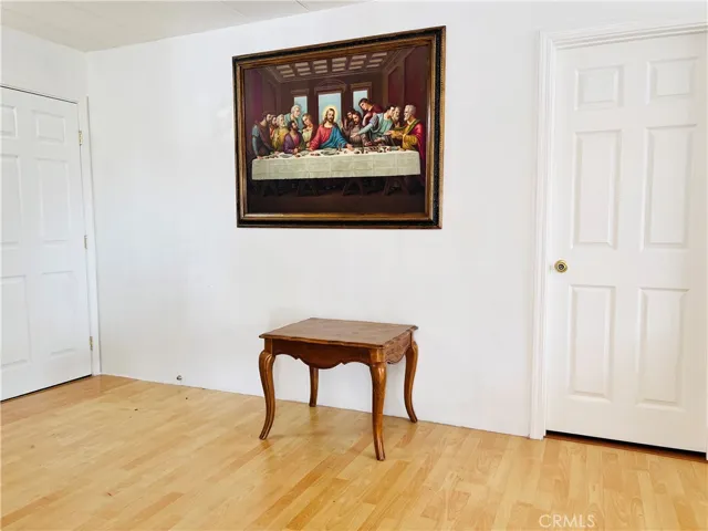 Living room - view 6