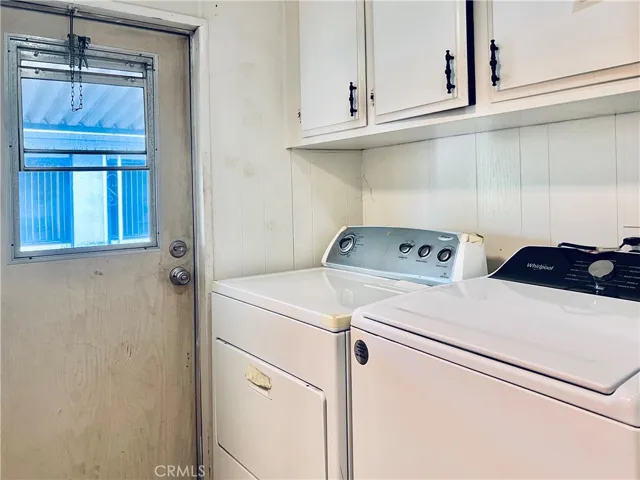 Laundry room - view 1