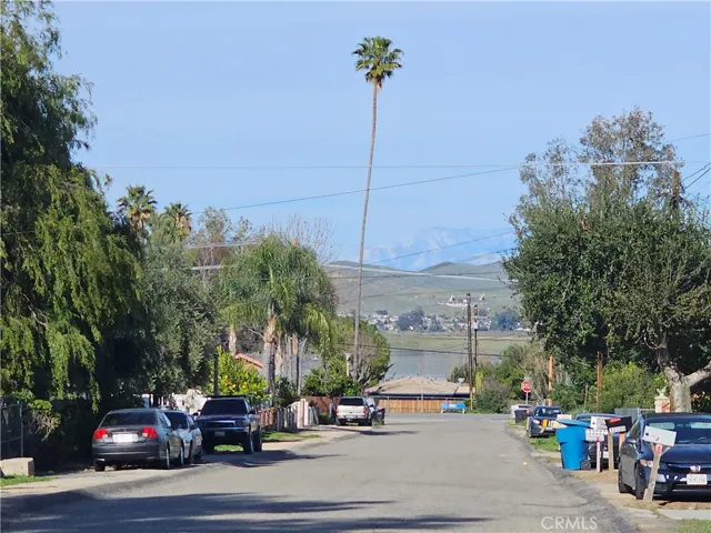 Neighborhood Lake View