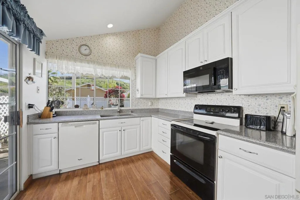 13849 Gorrion Ct, El Cajon, California 92021 home-pic-4