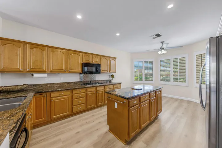 10 KITCHEN