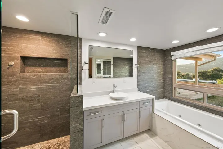 580 582 South Grade, Alpine, California 91901