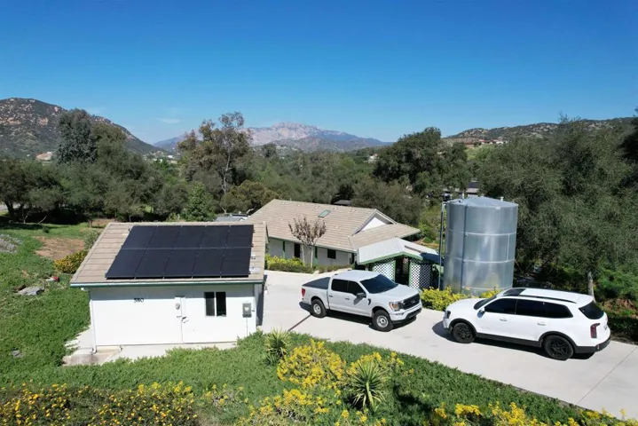 580 582 South Grade, Alpine, California 91901