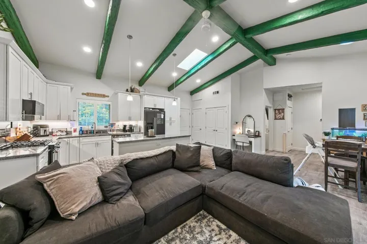 580 582 South Grade, Alpine, California 91901