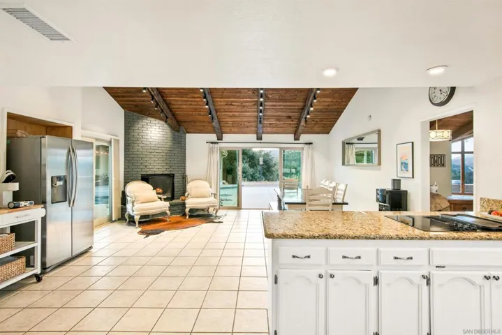 580 582 South Grade, Alpine, California 91901