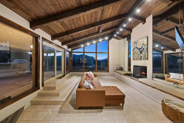 580 582 South Grade, Alpine, California 91901