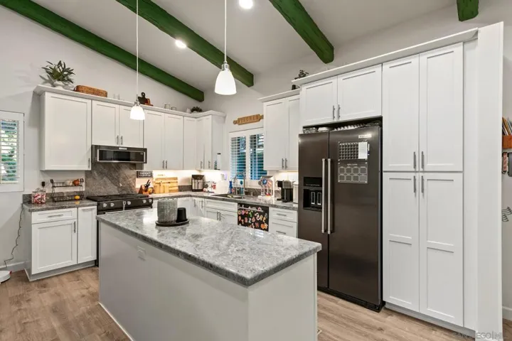 580 582 South Grade, Alpine, California 91901