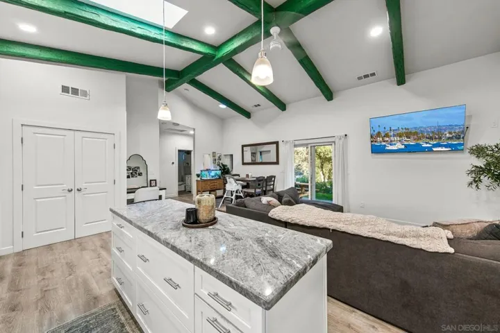 580 582 South Grade, Alpine, California 91901