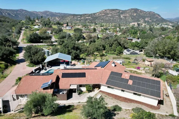 580 582 South Grade, Alpine, California 91901