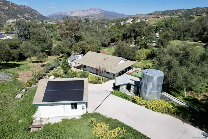 580 582 South Grade, Alpine, California 91901