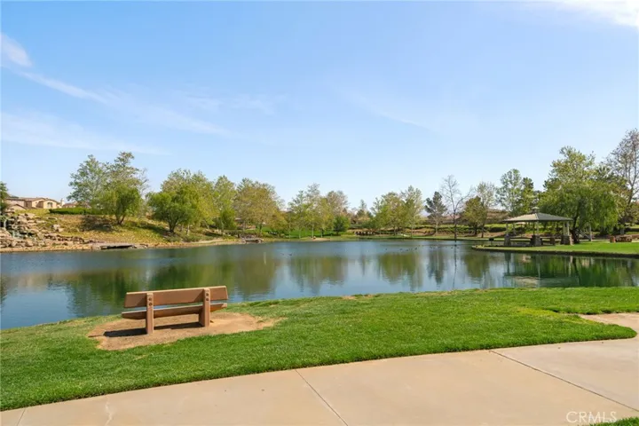 Take a stroll and enjoy quiet community lakeside seating