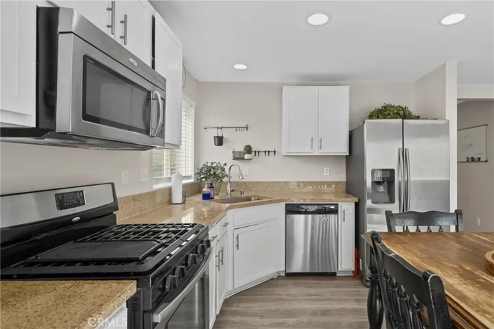 Cozy and efficient kitchen design