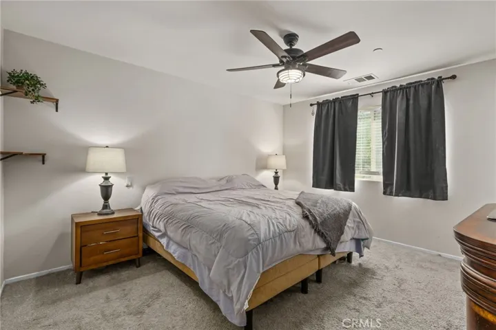 Large primary suite w/backyard view