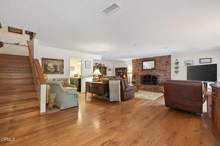 8-web-or-mls-UpmarketMedia-12471Sis-114