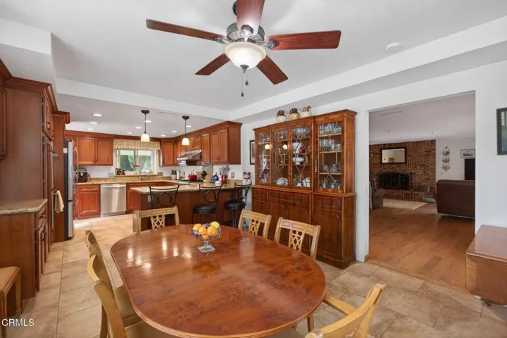 18-web-or-mls-UpmarketMedia-12471Sis-145