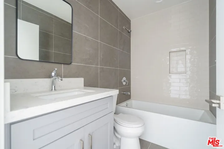 2896 W 14th Street, Los Angeles, California 90006