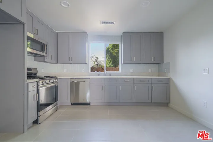 2896 W 14th Street, Los Angeles, California 90006