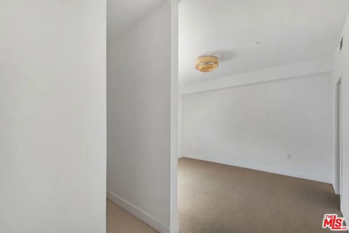 Primary Bedroom w/walk-in clos
