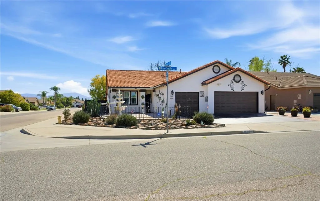 1853 Rue Chablis, San Jacinto, California 92583 home-pic-2