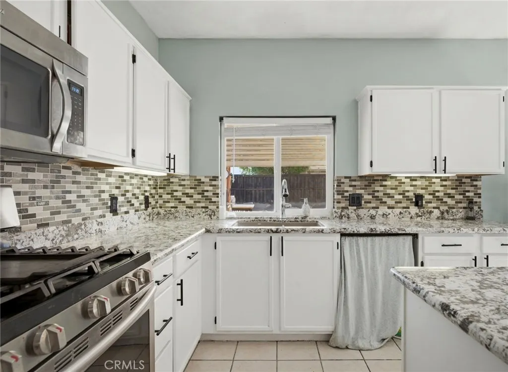 1853 Rue Chablis, San Jacinto, California 92583 home-pic-11