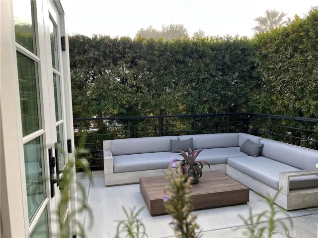 Front sitting area