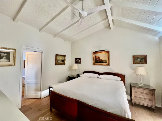 Upstairs Primary en suite bedroom with deck