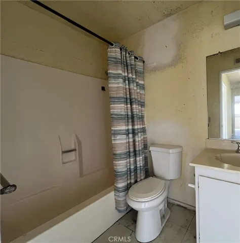Upstairs Hallway Bathroom