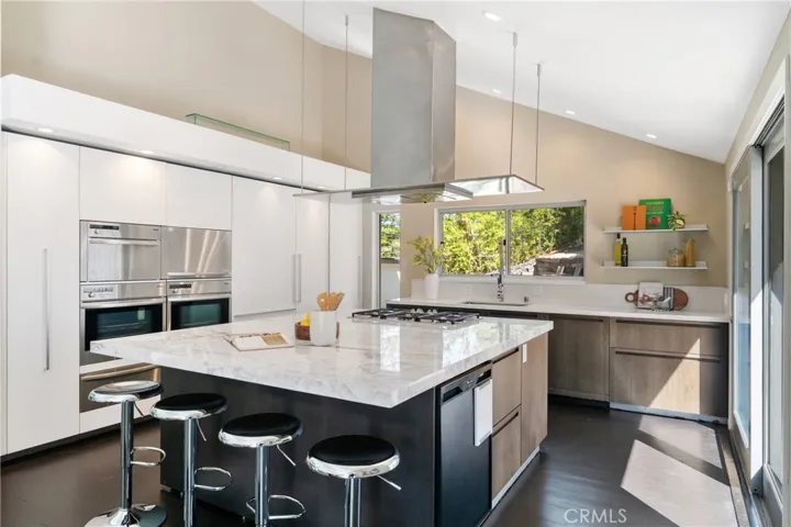 9653 Oak Pass, Beverly Hills, California 90210