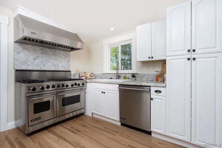 Viking gas cooktop & Oven