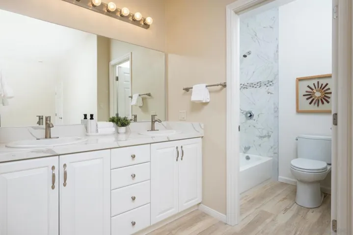 Dual Sinks in primary bathroom