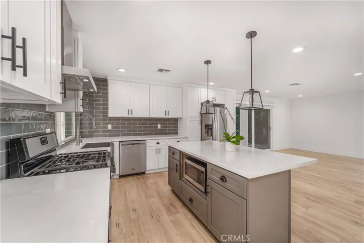 6222 Wynne, Tarzana, California 91335