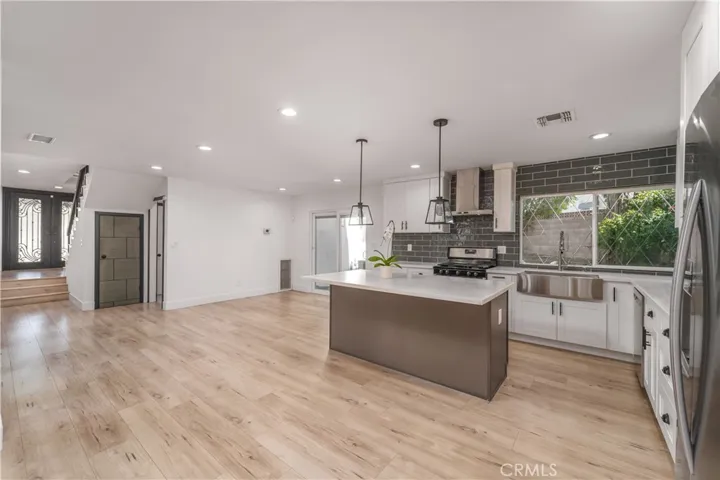6222 Wynne, Tarzana, California 91335