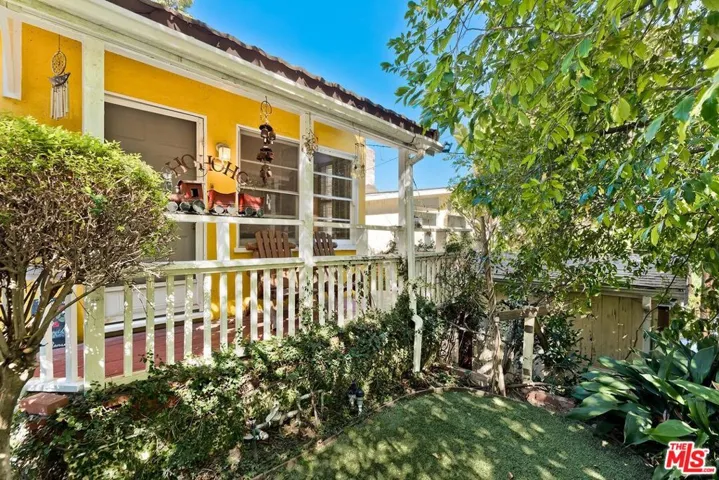 8535 Walnut Drive, Los Angeles, California 90046