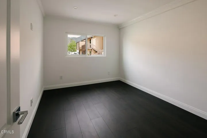 083DAMORE_2506 Weston