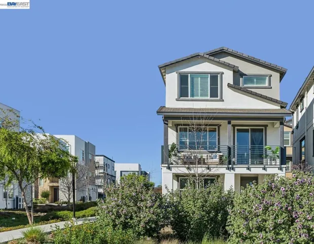 646 646 Eucalyptus Way, Alameda, California 94501